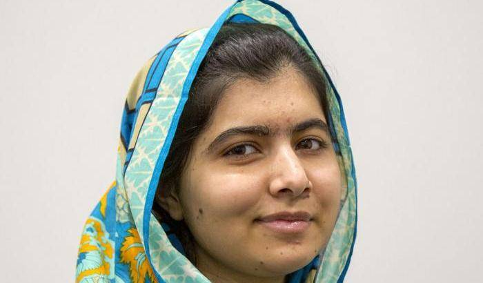Malala in Pakistan sei anni dopo l'attentato: "sognavo di tornare nel mio paese"
