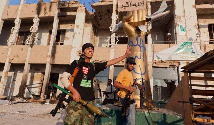 18 morti negli scontri in Libia, al Sarraj dà l'ordine di sparare sulle milizie ribelli