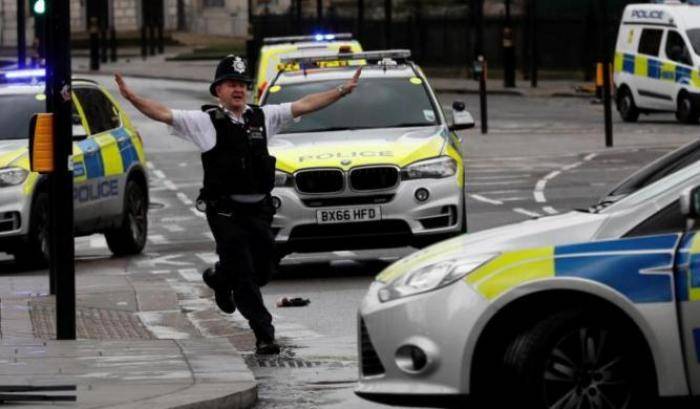 Londra: una ragazzina uccisa e un giovane ferito gravemente in due sparatorie