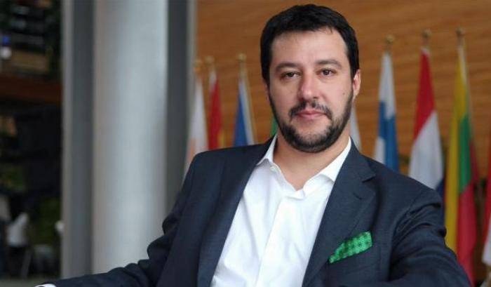 Salvini  irride il comune di  Bologna che vieta di vendere gadget fascisti