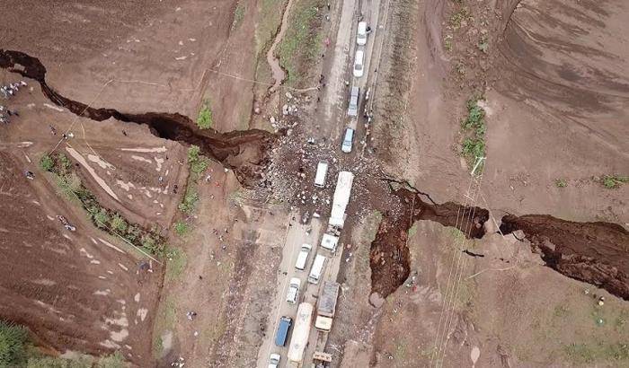 La gigantesca frattura in Kenya che allarma i geologi: il continente potrebbe spaccarsi in due