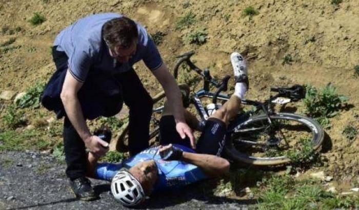 Morto il ciclista Michael Goolaerts: si era accasciato durante la Parigi-Roubaix