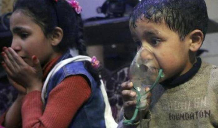 I siriani di Duma continuano a respirare gas: in 500 ricoverati negli ospedali