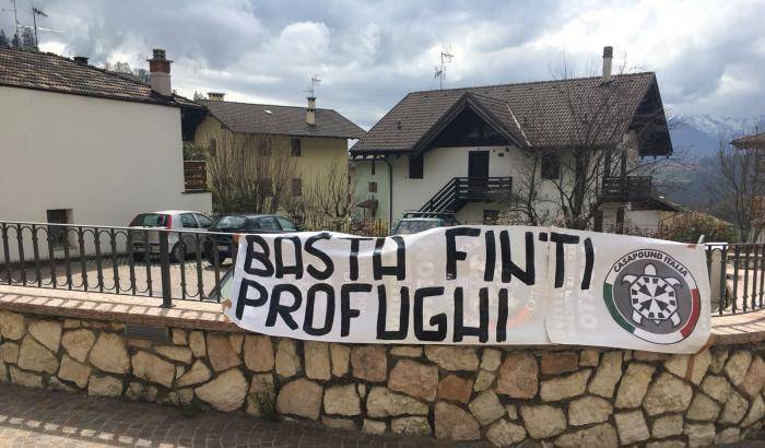 Affitta una casa ai migranti: incendiata dopo le proteste di Lega e CasaPound