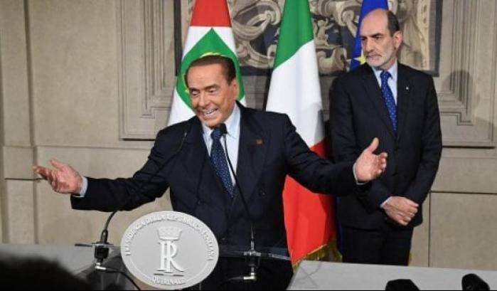 Berlusconi, la mummia politica che tiene in ostaggio il Paese