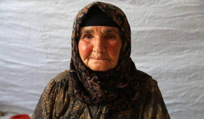 Soli e abbandonati: nessun vero aiuto per i curdi profughi di Afrin
