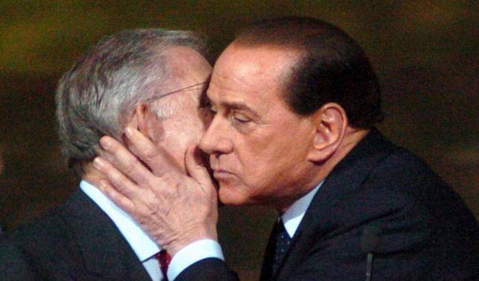 Il bacio tra Berlusconi e Dell'Utri