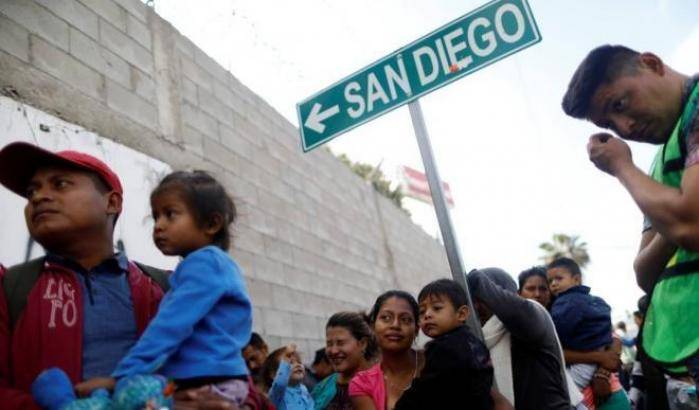 L'America respinge la carovana di  migranti al confine con il Messico
