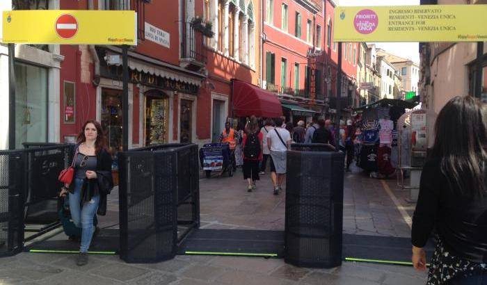 Il sindaco di Rimini critica Venezia: bisogna spalancare le porte, altro che tornelli
