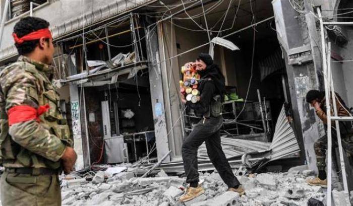 Ad Afrin continuano i saccheggi dei jihadisti filo-turchi: depredate altre case