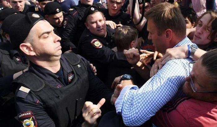Per noi non è lo zar: Navalny e altri centinaia arrestati nelle manifestazioni anti-Putin