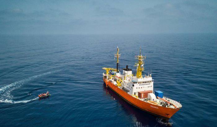 Ancora scontri tra la Libia e le Ong: la nave Aquarius allontanata dal luogo di un naufragio