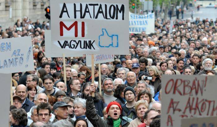 No al bavaglio sulla stampa: a Budapest manifestazione contro Orban