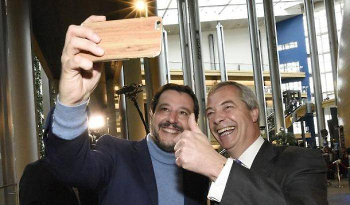 Salvini e Farage, selfie sovranista