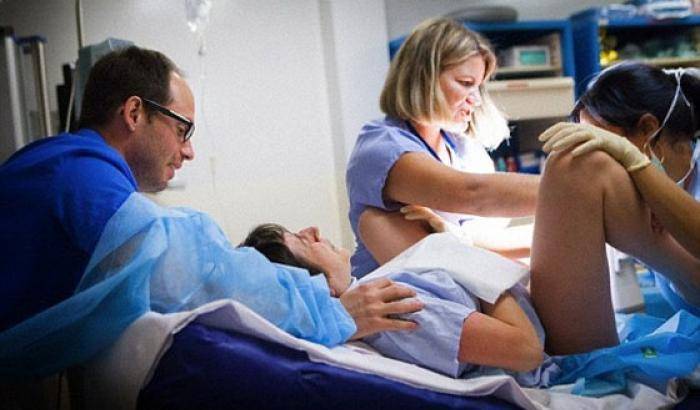 Una ginecologa sbaglia e decapita il neonato per evitare un cesareo: a processo