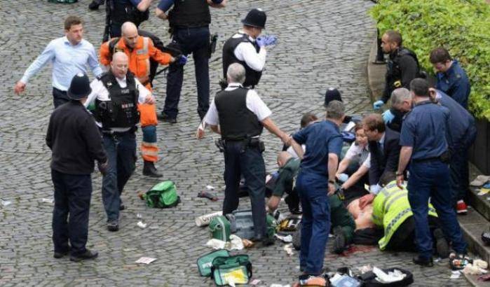 Londra, l'attentato davanti al Parlamento