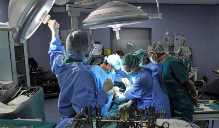 Paziente ha malattia rara: trapianto di rene da sveglio all'ospedale Molinette