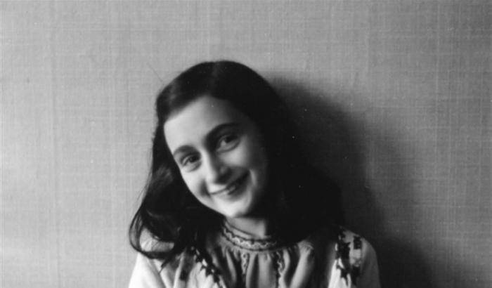 Le due pagine del diario di cui Anna Frank si vergognava: oscurate con del nastro adesivo