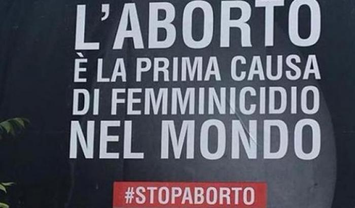 Il sindaco di Genova d'accordo con Forza Nuova: il manifesto anti aborto non si tocca