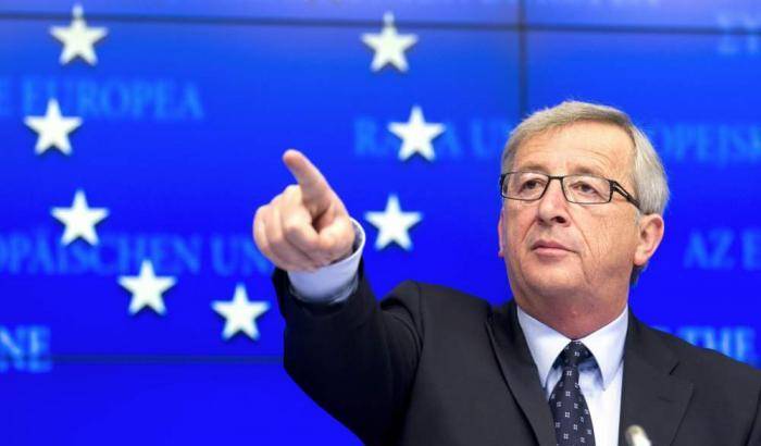 Migranti, Juncker (ridicolo): "Difenderemo i diritti degli africani in Italia"