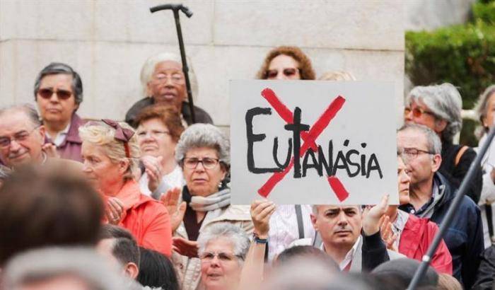 Manifestazioni contro l'eutanasia a Lisbona