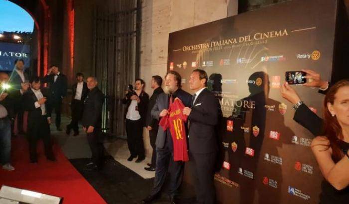 Russell Crowe: ho detto Forza Roma per beneficenza ma sono della Lazio
