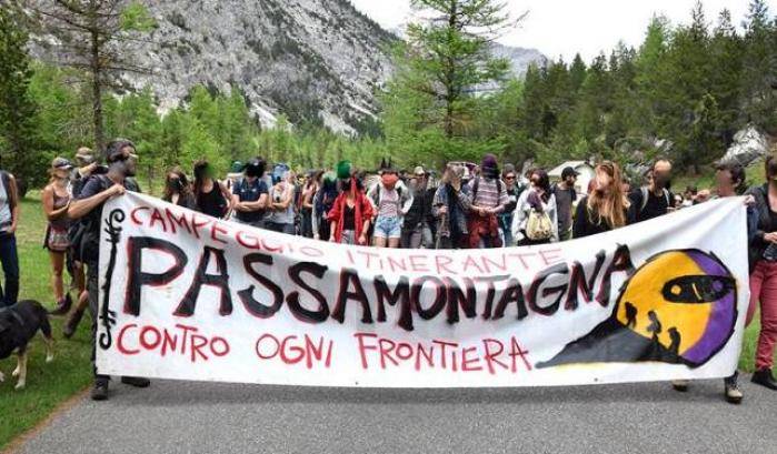 Il campeggio antirazzista tra Italia e Francia: basta morti di frontiera