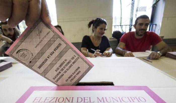 Effetto Raggi a Roma, elezioni nei Municipi VIII e III: il centrosinistra batte il M5s