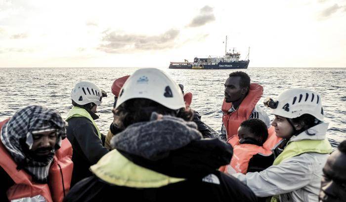 Migranti sulla nave della ong tedesca Sea Watch