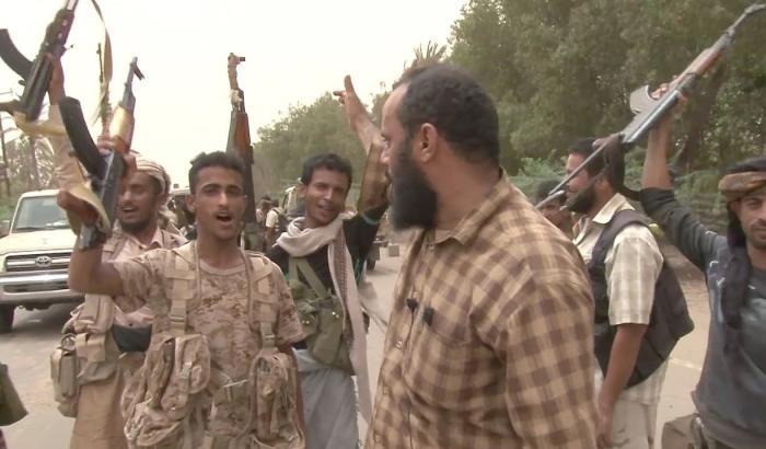 Yemen, le forze arabe cacciano i ribelli dall'aeroporto di Hodeidah: centinaia i morti