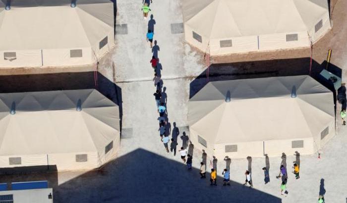 I lager nel deserto dove Trump rinchiude i bambini strappati ai genitori migranti