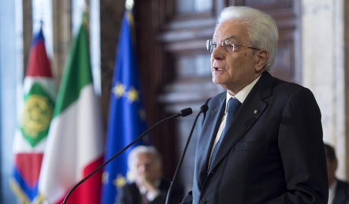 Mattarella: "l'Italia contribuisce all'accoglienza ma l'Europa deve fare di più"