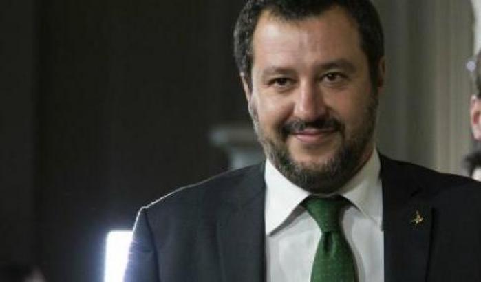 Migranti, Salvini imita Orban: "I confini vanno sigillati"