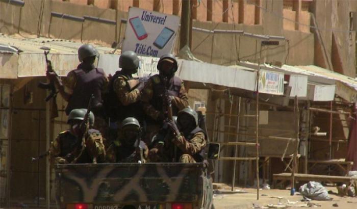 Pulizia etnica in Mali: 32 civili fulani sterminati dai cacciatori Dozo