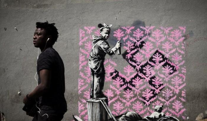 0004F0CB-nuovi-murales-di-banksy-a-parigi-sono-dedicati-ai-migranti Nuovi murales di Banksy a Parigi, sono dedicati ai migranti