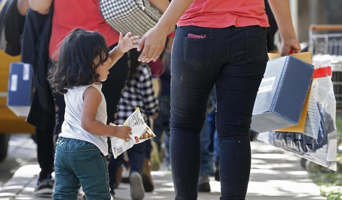 Giudice della California ordina di ricongiungere le famiglie di migranti