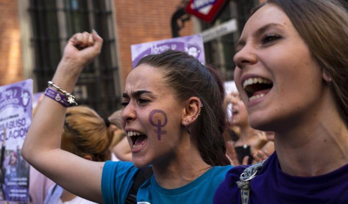 Stupro di gruppo contro una ragazza: il 'branco' di Pamplona condannato a 15 anni