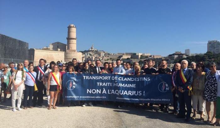 Gli estremisti di destra della Le Pen a Marsiglia contro l'Aquarius