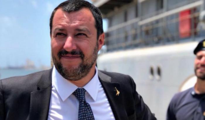 Proactiva salva 50 migranti, Salvini: "si scordi di attraccare in Italia"