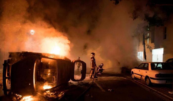 Nantes, un'altra notte di guerriglia. Molotov contro il commissariato