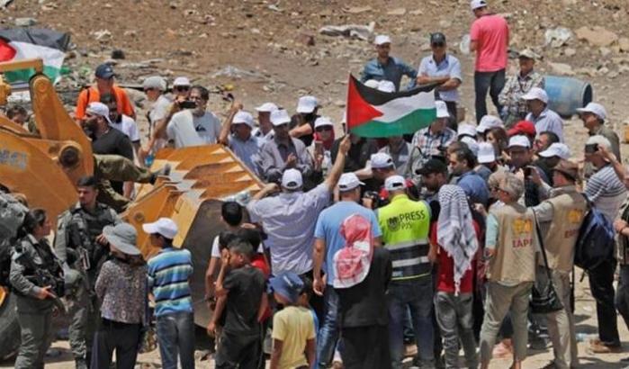 Dopo le proteste internazionali Israele sospende la demolizione della "Scuola di gomme"