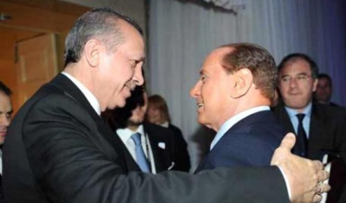 Berlusconi va a festeggiare il dittatore Erdogan nella Turchia militarizzata