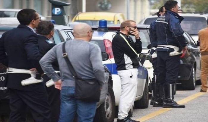 Napoli, si spara con la pistola d'ordinanza: muore vigile urbano