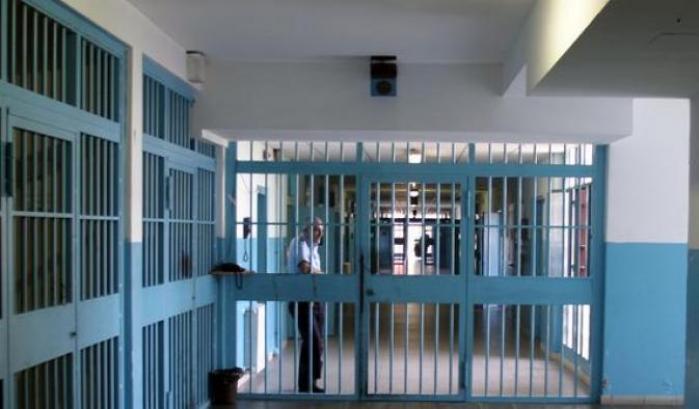 Abusi sessuali sui detenuti che doveva curare: condannato uno psichiatra