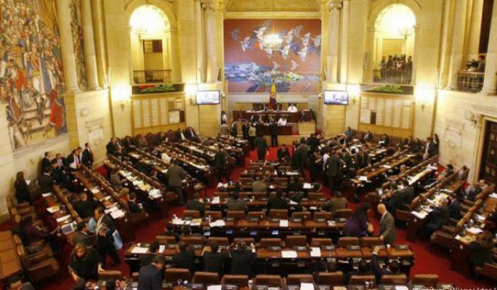 Bogotà, si insedia il nuovo Parlamento: il debutto di 10 ex guerriglieri delle Farc