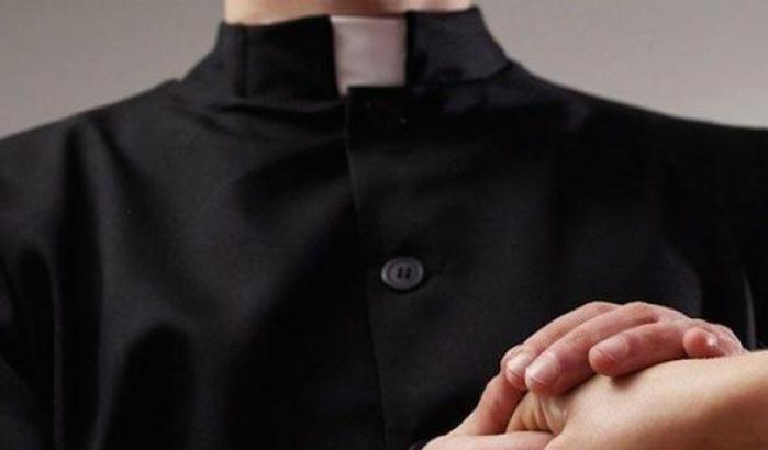 Niente carcere per il prete pedofilo: resterà ai domiciliari