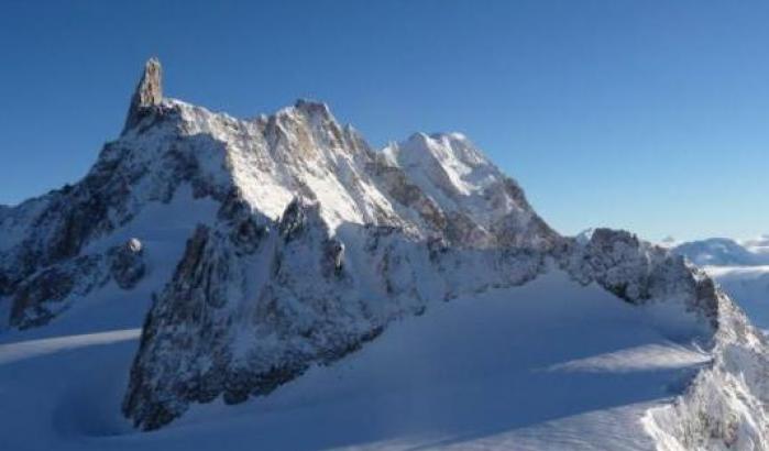 Monte Bianco, ancora un incidente mortale: precipita un alpinista