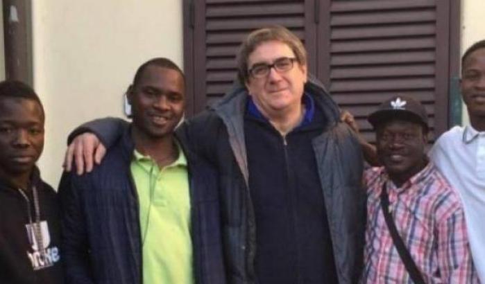 0004F9D1-don-biancalani-con-gli-ospiti-del-suo-centro-di-accoglienza Don Biancalani con gli ospiti del suo centro di accoglienza