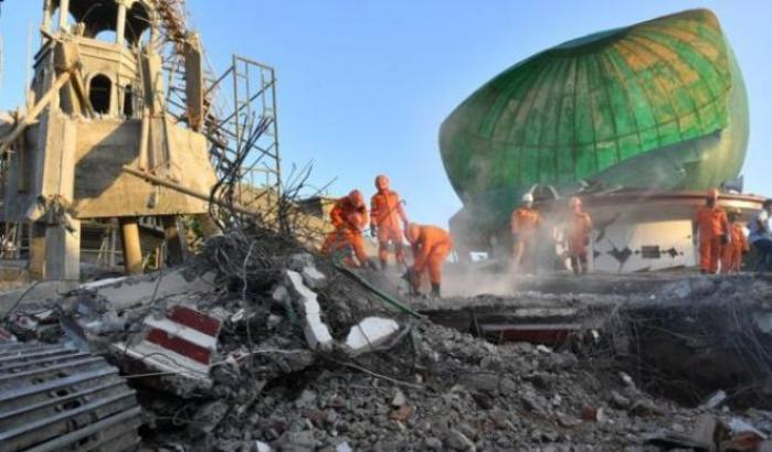 Sale a 347 morti il bilancio del terribile sisma in Indonesia