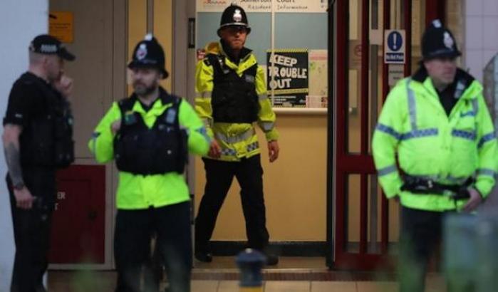 Paura a Manchester, spari nella notte: 10 feriti. La polizia cerca i responsabili